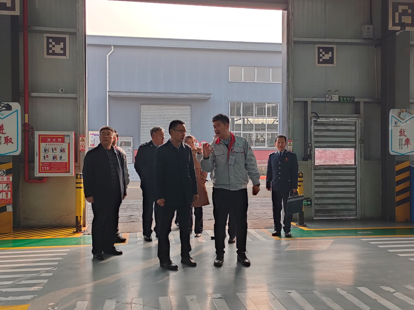 臨汾市稅務(wù)局黨委書記、局長張鎖林一行蒞臨我司調(diào)研服務(wù)