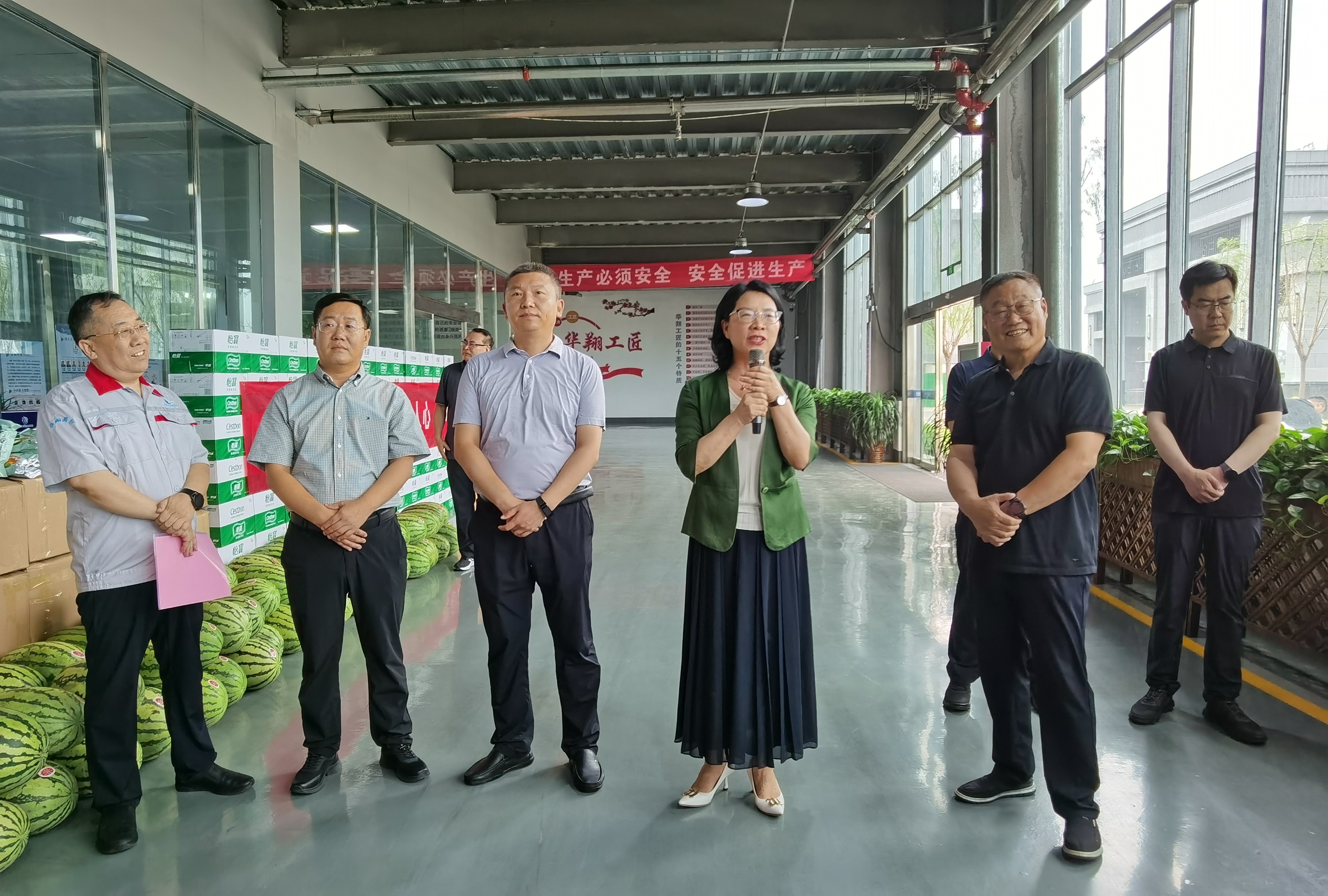 清涼慰問暖人心、凝心聚力鼓干勁